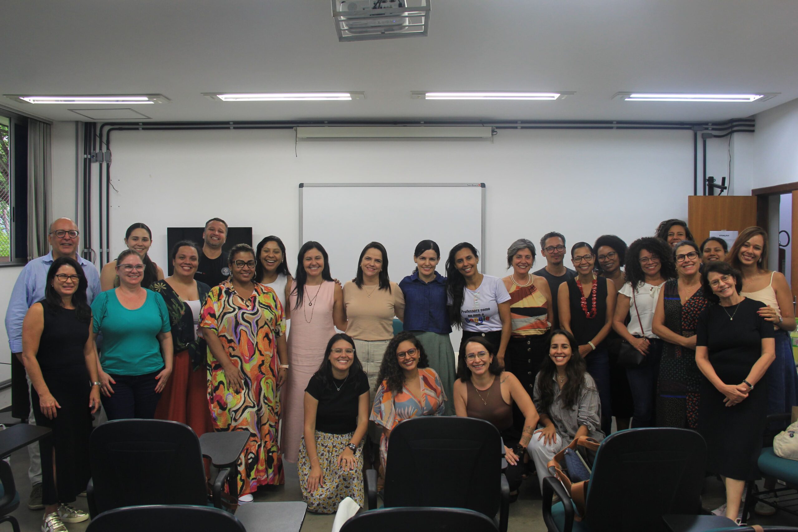 IV Seminário de Pesquisas da Linha de Educação e Linguagem reúne apresentações de pós-graduandos da FaE