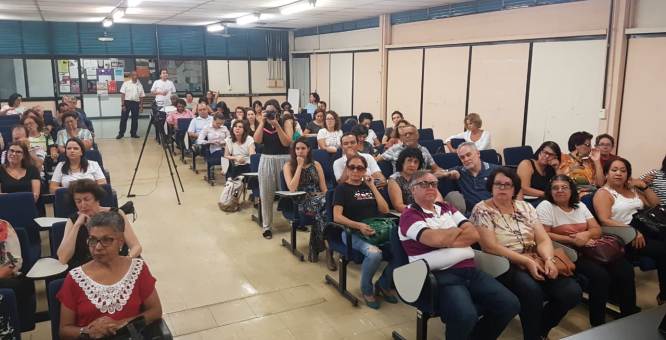 FaE homenageia docentes e técnico-administrativos aposentados em cerimônia