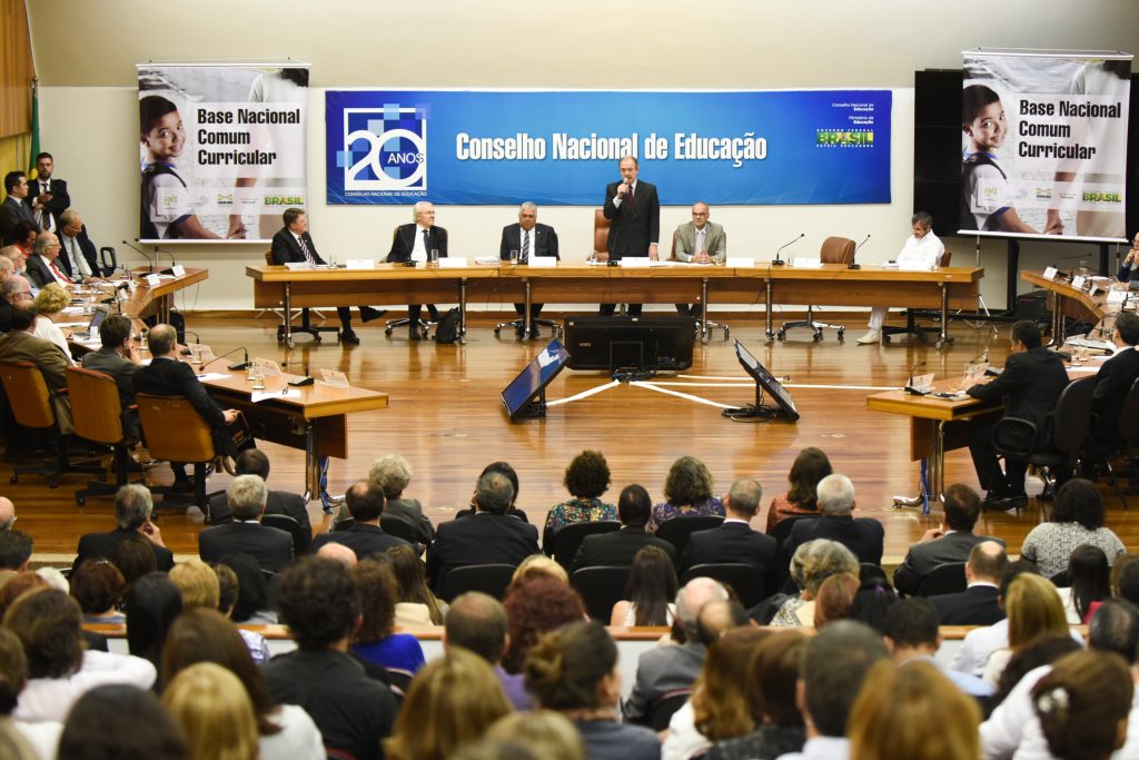 Base Nacional Comum: segunda versão é entregue para avaliação final
