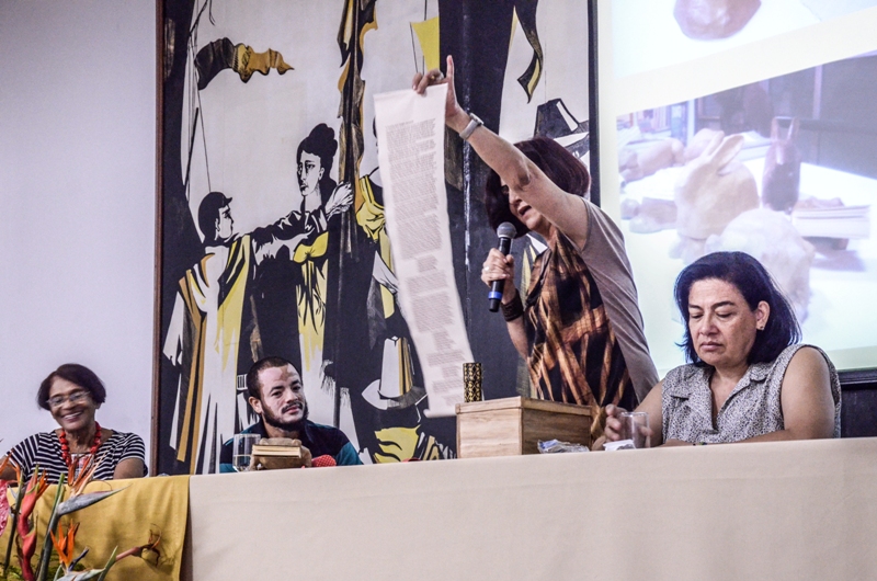 "Toda literatura oral vem sendo tratada editorialmente como literatura infantil"