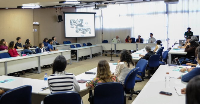 Editora pedagógica do Letra A participa de Colóquio para falar sobre transição do jornal para o formato digital