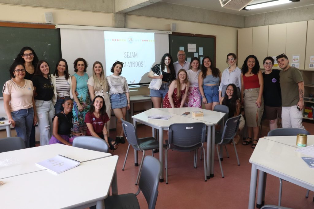 Estudantes da UFPel visitam o Laboratório de Alfabetização e Letramento no Ceale