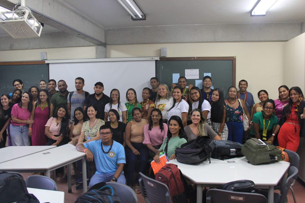 Estudantes da Pedagogia Intercultural Indígena visitam o Laboratório de Alfabetização e Letramento